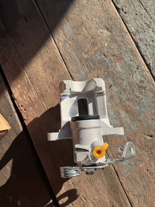 Продам задний правый  суппорт passat b5,superB