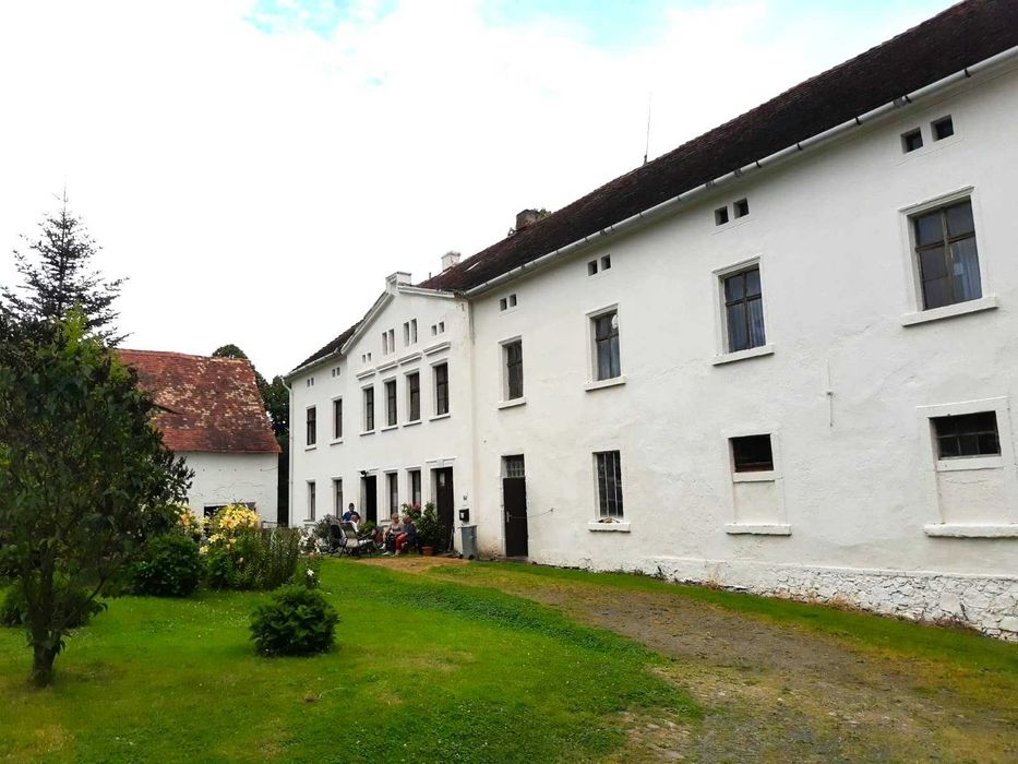 ogromny poniemiecki dom (ok1500m2) z XIX w z dużą działką (ok 5000m2)