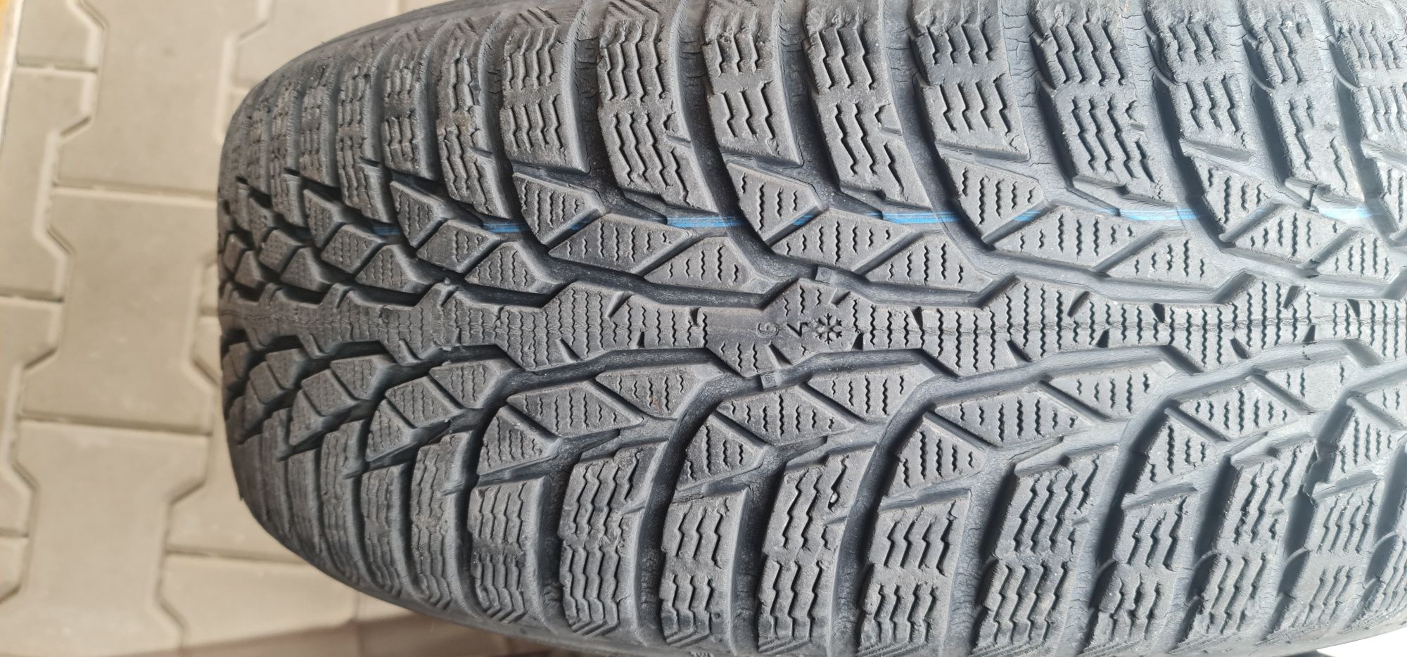 Opony zimowe Nokian WR D4 205/55R16 91 T z felgami,kołpakami i śrubami