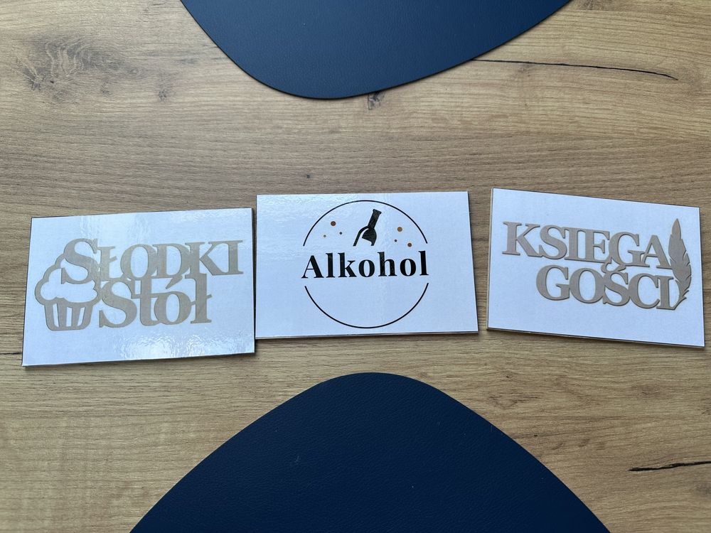 Napisy słodki stół alkohol i księga gości wesele