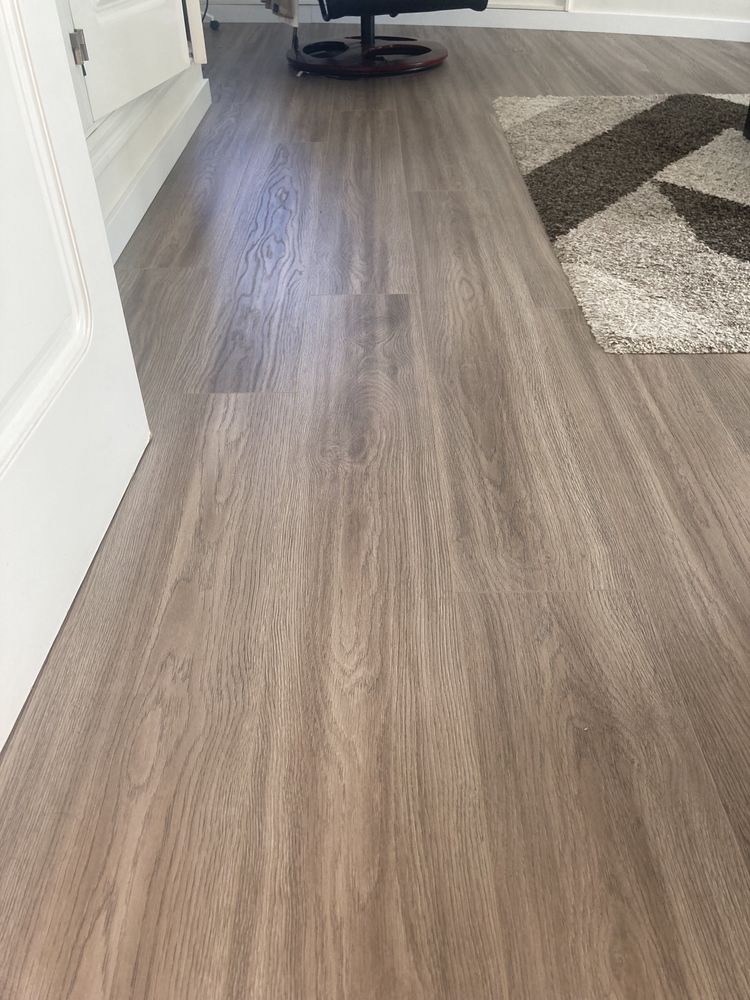 Vendo piso EGGER EPL180 AquaStop com apenas 2 anos de utilizaçao 270€