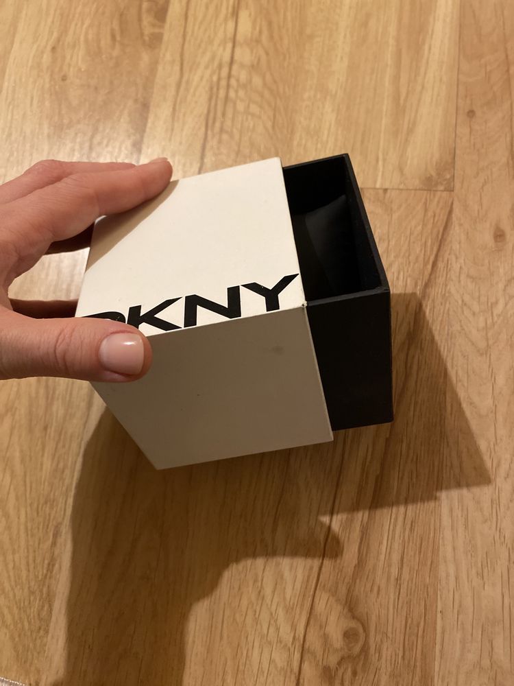 pudelko DKNY box opakowanie Donna Karan DKNY zegarek