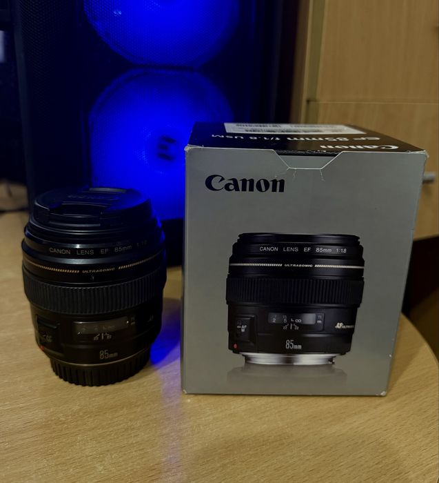 Canon EF 85mm f/1.8 USM