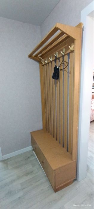 Вішалка в передпокій