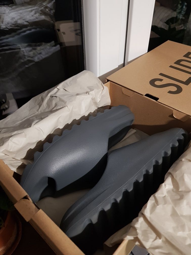 Adidas yezzy slide slate grey 9.5us, 43 1/3