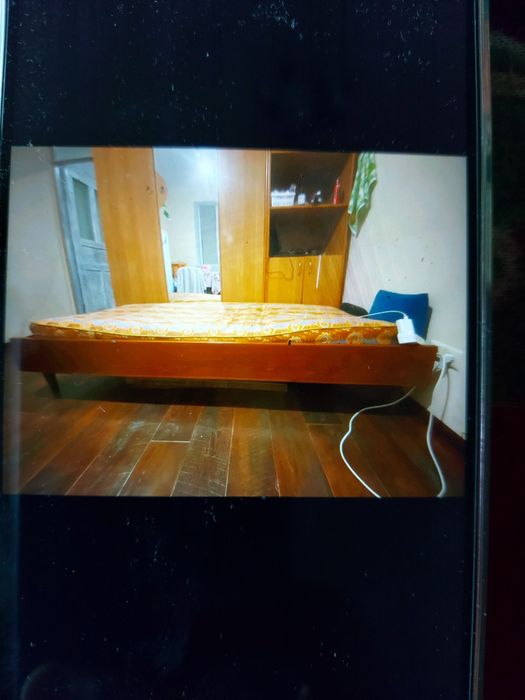 Кровать односпальну, крісло