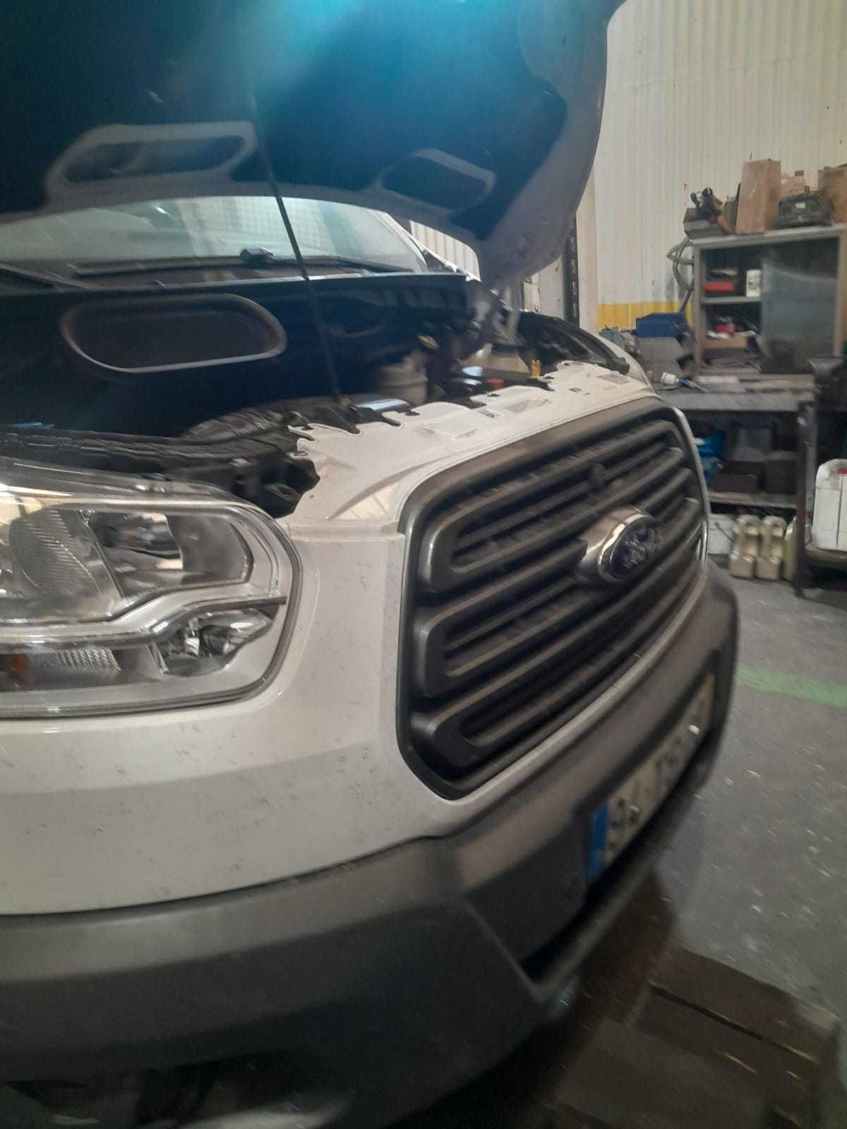 Carrinha comercial Ford Transit 2.0 eco blue.