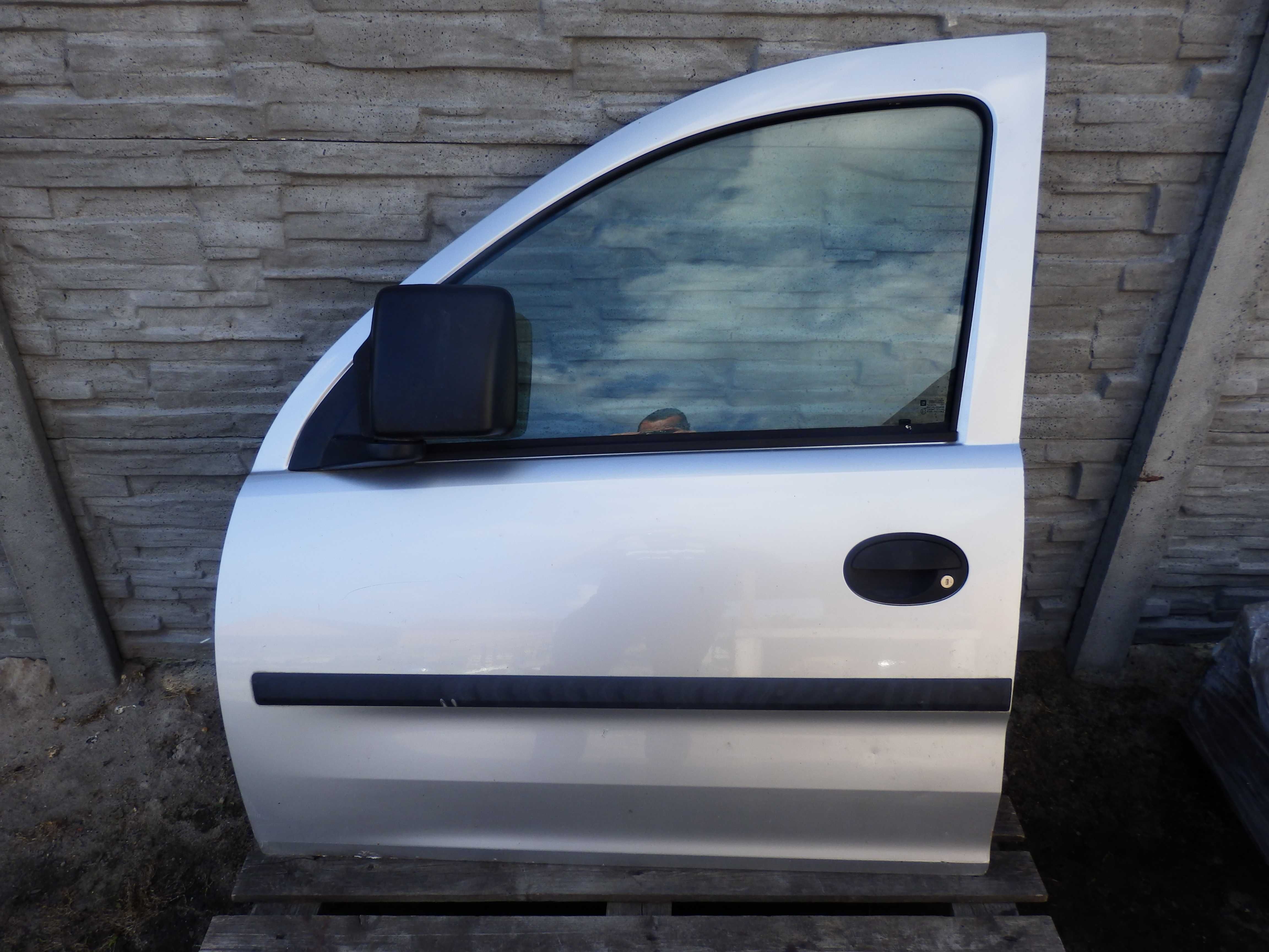 Opel Combo C Drzwi Lewe Przód Przednie Srebrne Z157