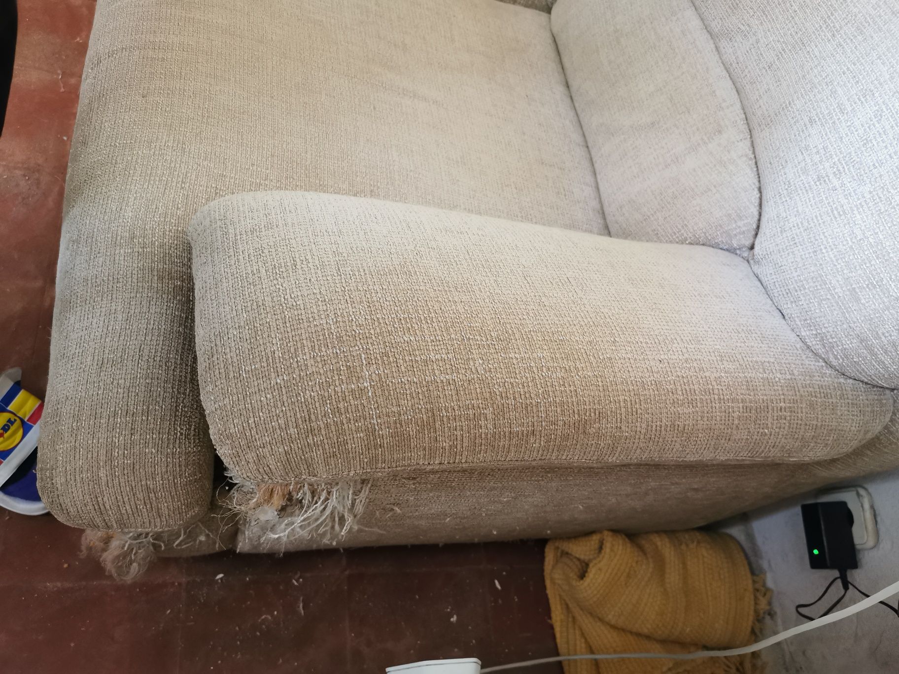 Sofá velho mas funcional