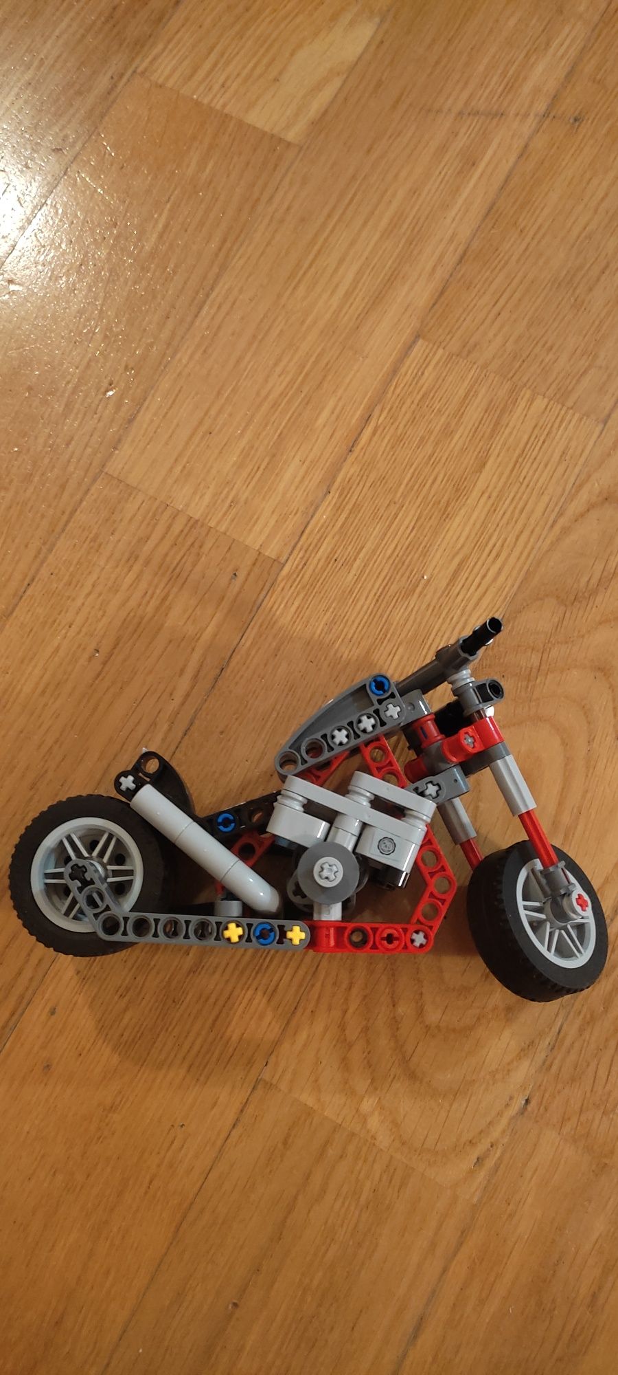 LEGO technic motocykl 42132