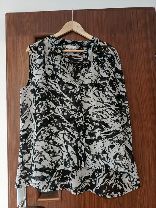 Prześwitująca bluzka, narzutka bez rękawów, zapinana na guziki r. 44 V
