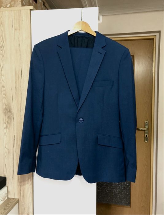 Niebieski męski garnitur, Lassar