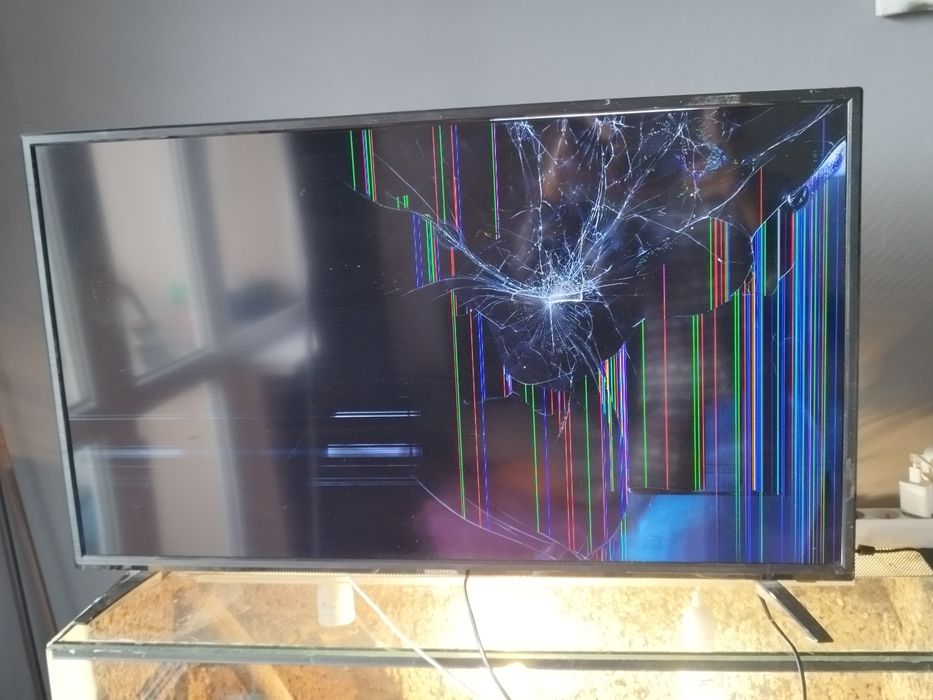 Oddam tv Manta LED 40 cali uszkodzony ekran dźwięk działa  plus pilot