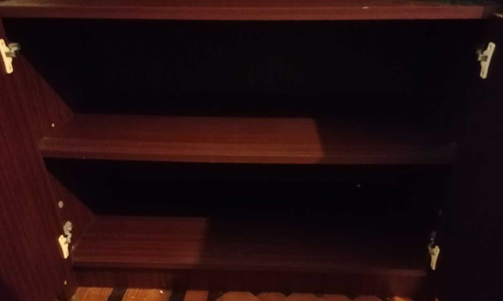 Estante/armário para Sala de Jantar/escritório em bom estado