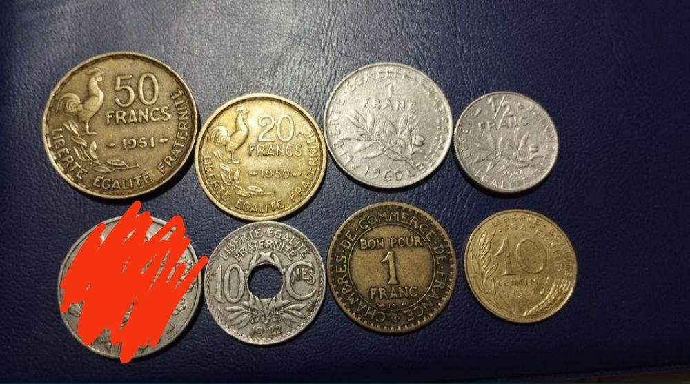 Монеты Франции и США разных годов.