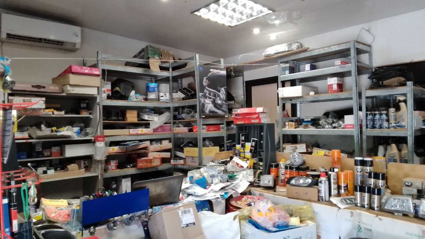 Березняки. Продам діючий автомагазин по фасаду Березняківській, 15-А.