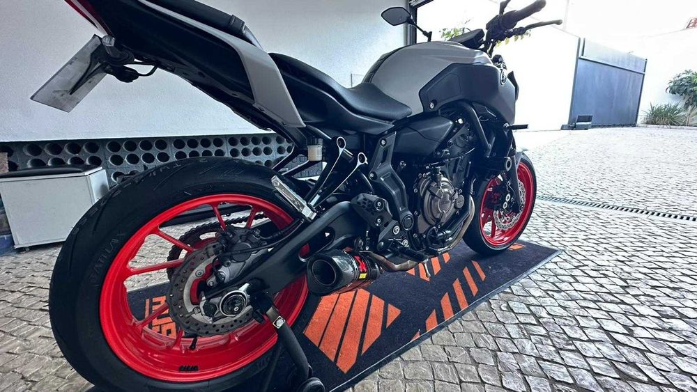 Yamaha MT-07 2020 – 35 kW no livrete, Linha Akrapovic Carbon