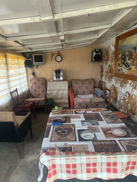 Дачний будинок с земельною ділянкою