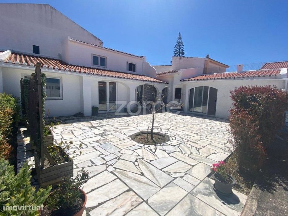 Moradia com 2 quartos para arrendamento na Praia das Maçãs