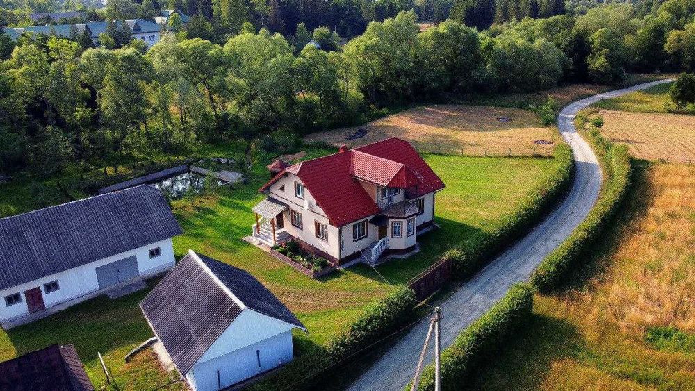 Продається будинок з ділянкою і меблями