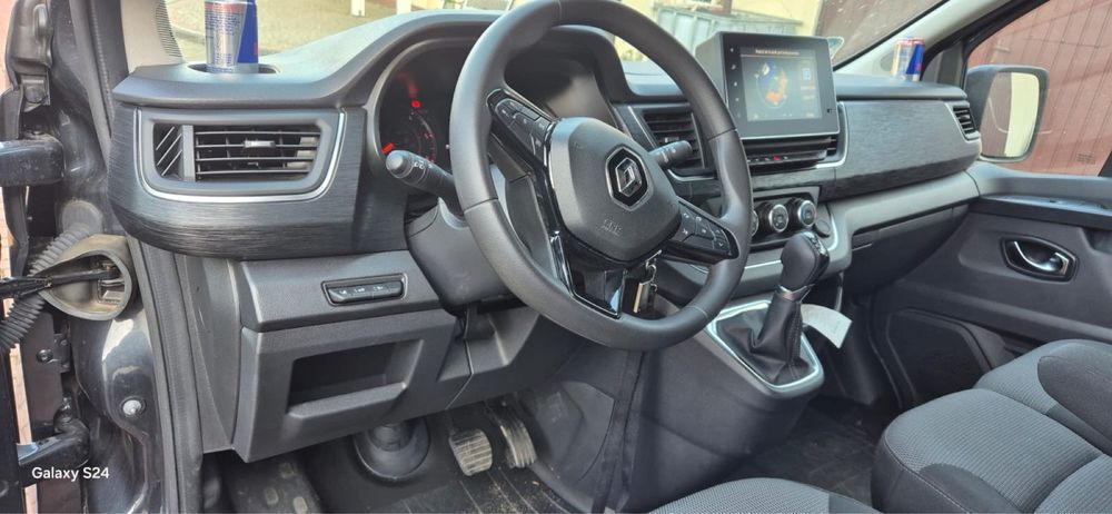Wynajme busa 9osobowe Renault Trafic