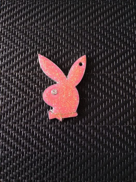 Playboy bryloczek zawieszka