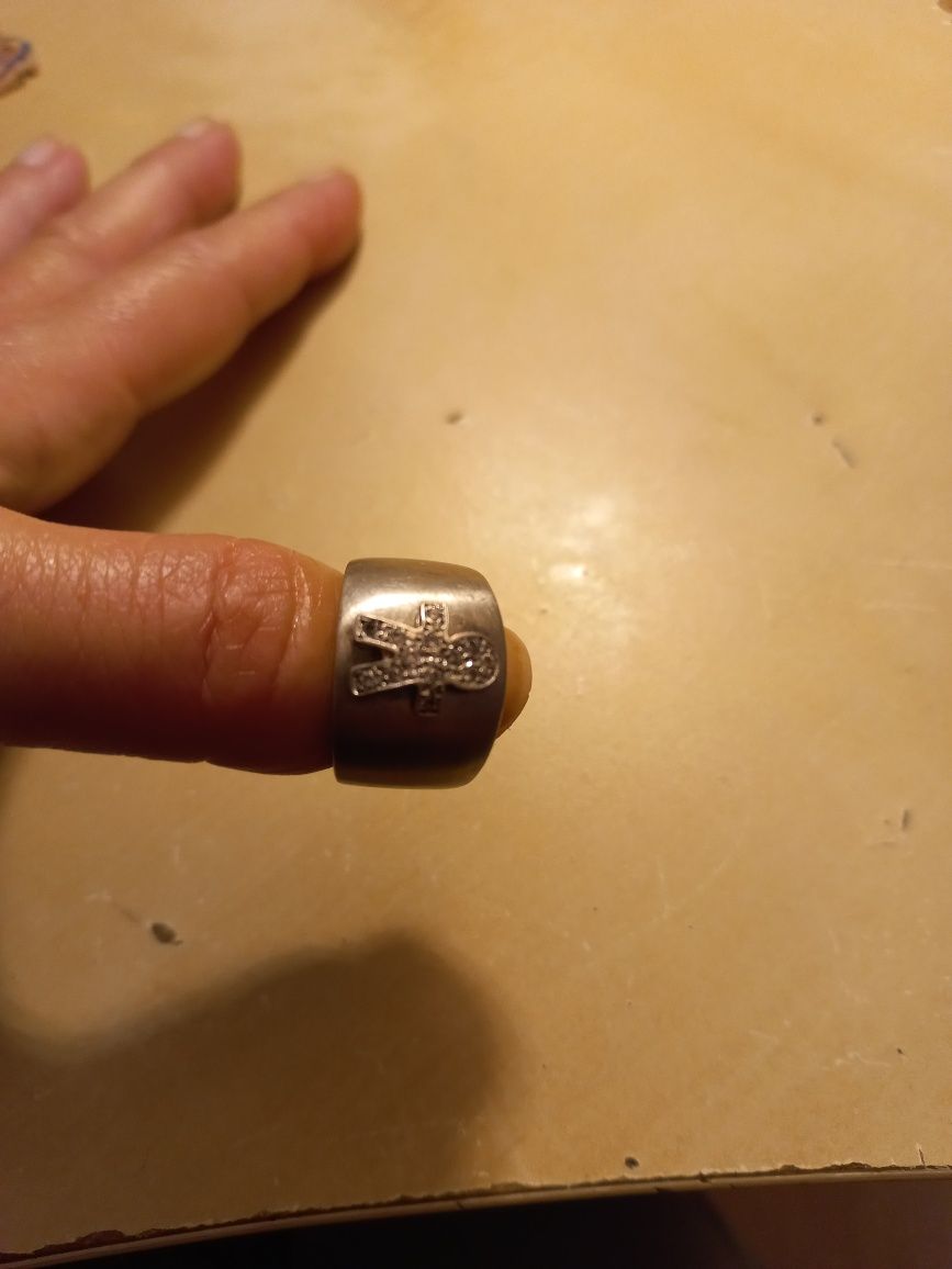 Anel em prata menino com zirconias.