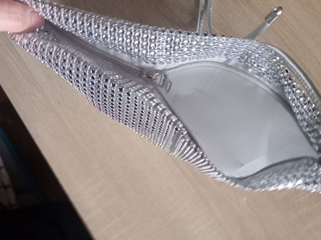 Torebka mała z cekinami szer 28 cm dłu.18 cm