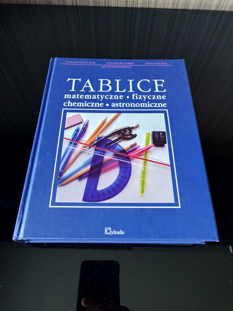 Tablice matematyczne, fizyczne, chemiczne, astronomiczne - 412 stron
