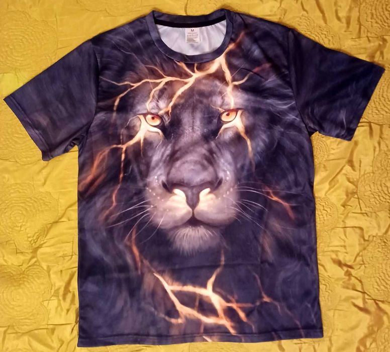 T-shirt desenho leão. Nova.