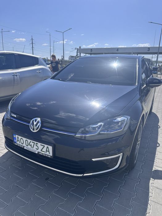 Оренда E-golf подобово або під таксі