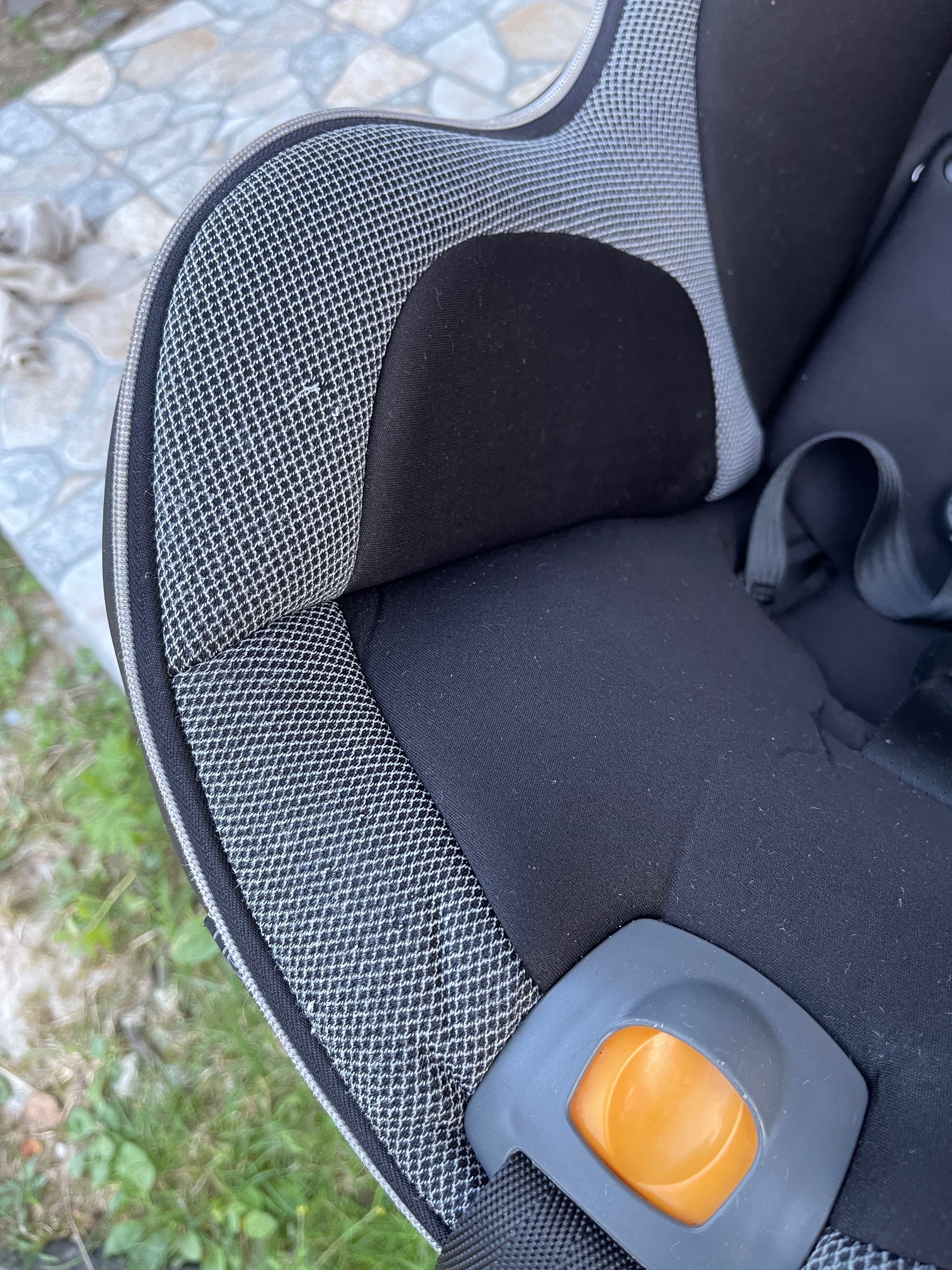 Автокрісло. Chicco NextFit Zip Max Air