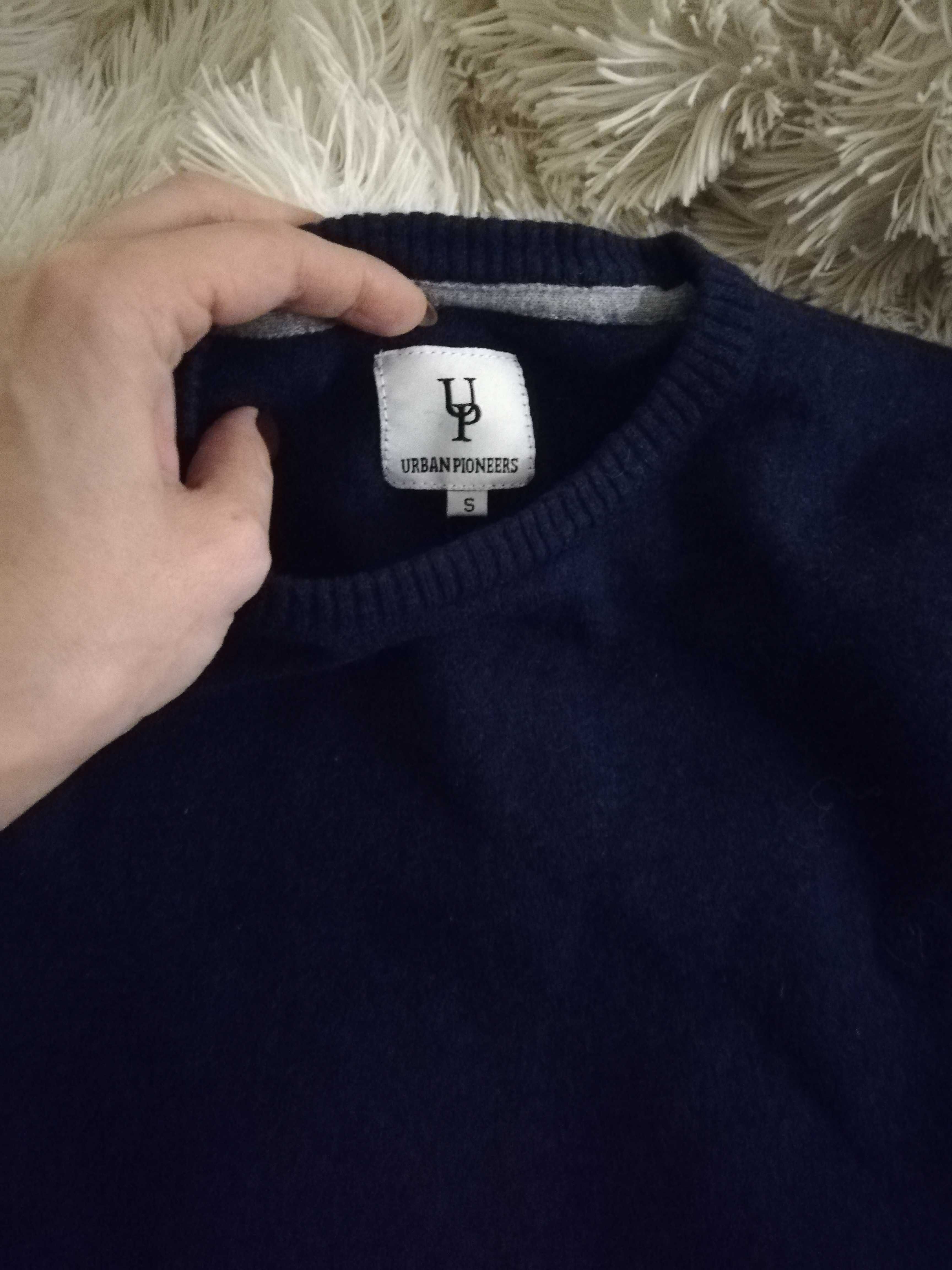 wełniany sweter 36 s Urban Pioneers  merino wool wełna merynosa S 36