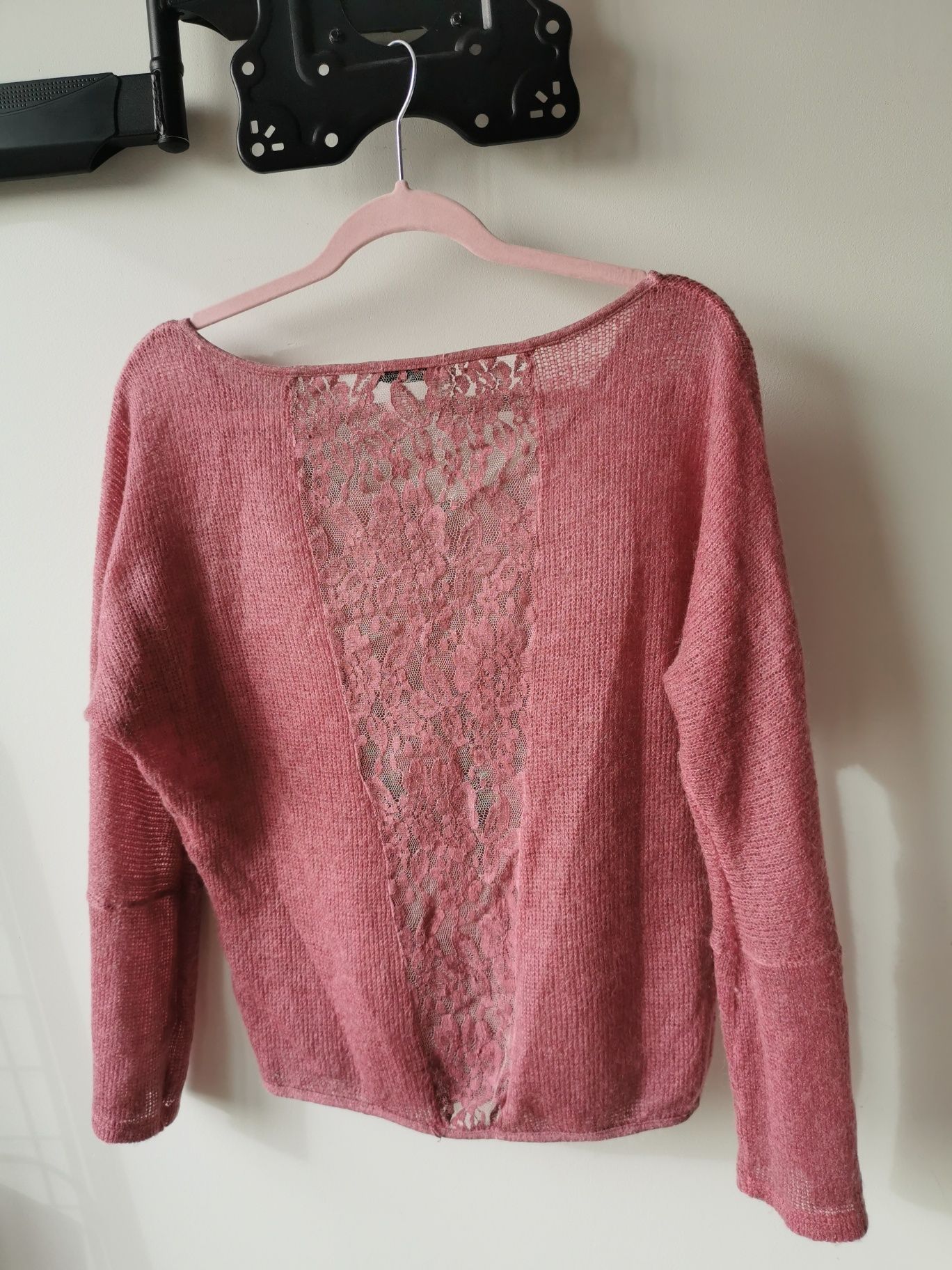 Różowy lekki sweterek