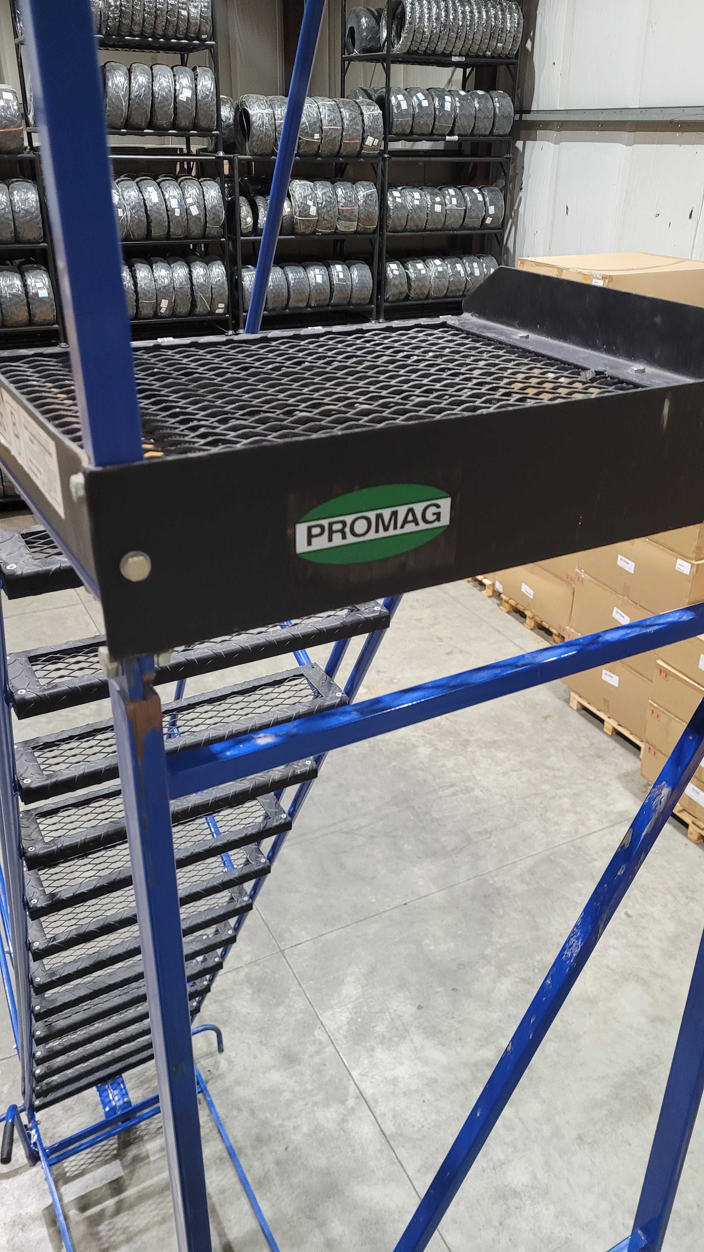 Drabina magazynowa jezdna trójkołowa DMP 3500 mm z dźwignią