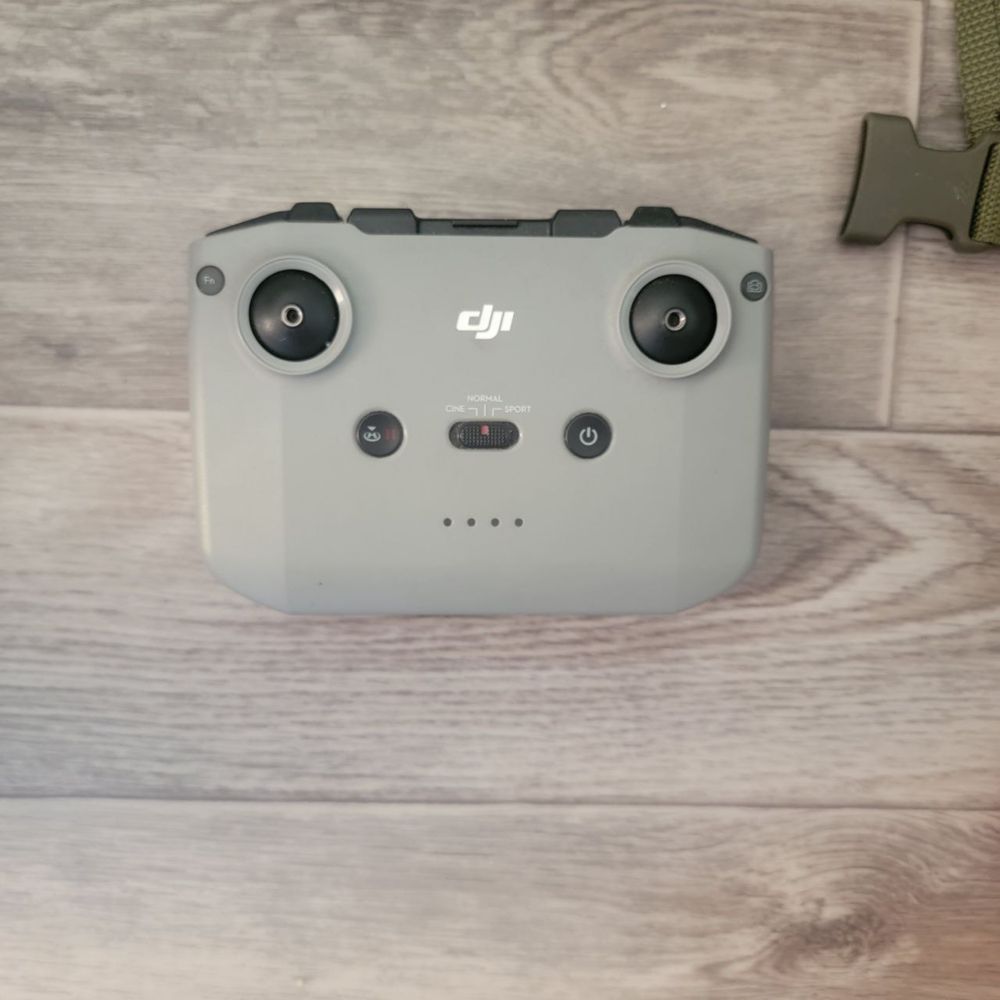 Продам DJI Mavic 3 Combo Plus с 8 аккумуляторами и аксессуарами