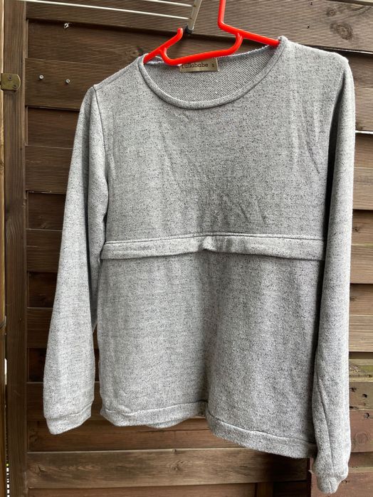 Szara bluza do karmienia – komfort, styl i dyskrecja w jednym