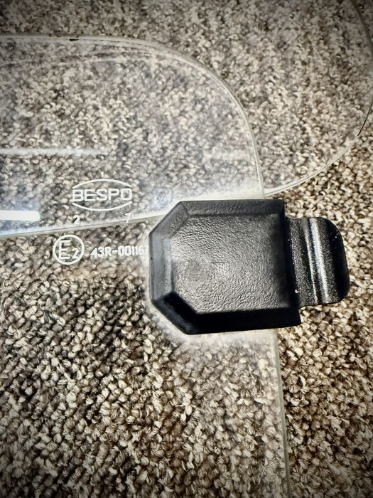 Tylne, uchylne szyby (plus uszczelki) Fiat 126p.