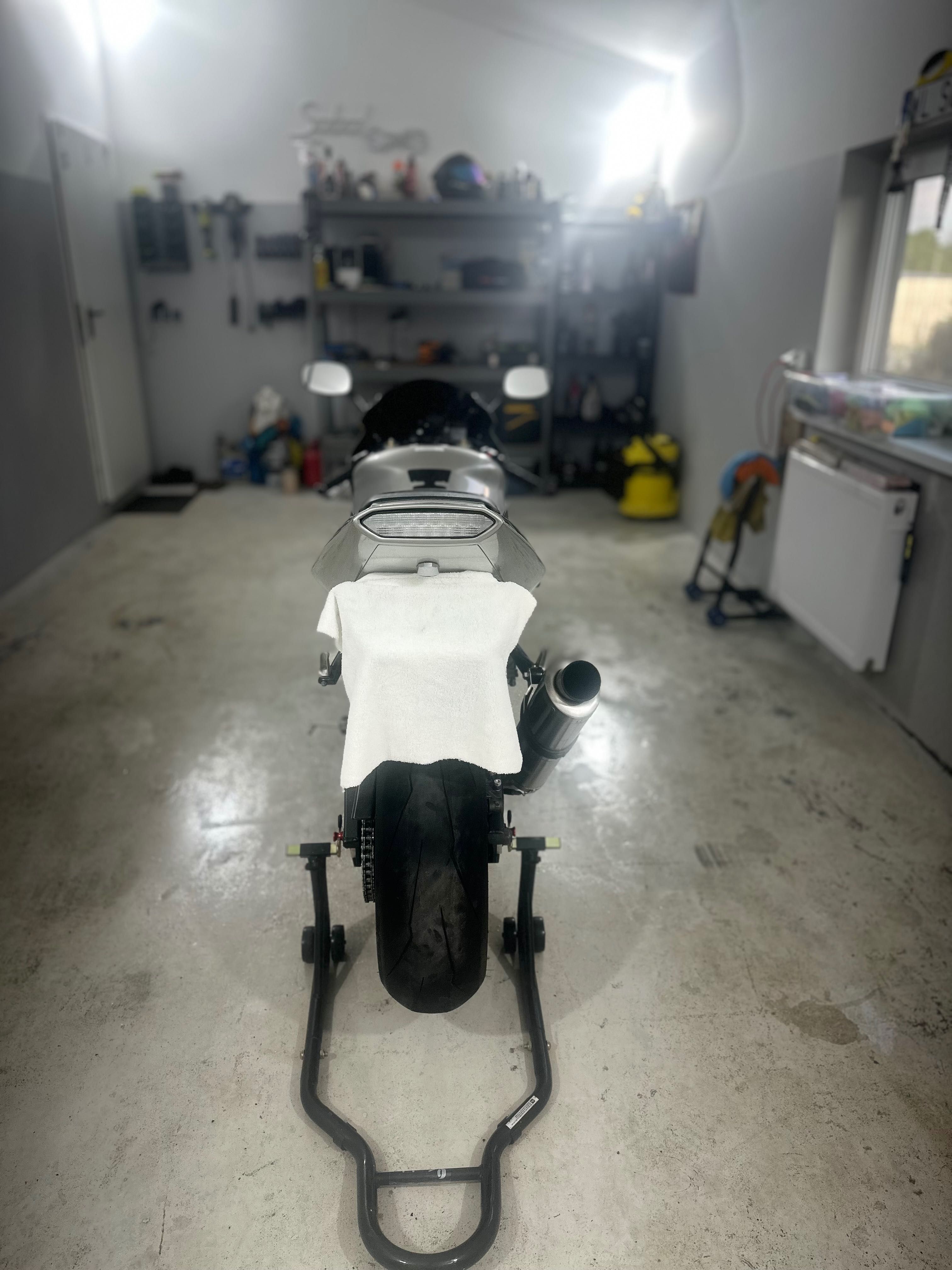 Yamaha R1 RN09 stan bdb bez wkładu