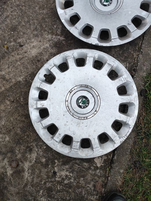 Комплект ковпаків шкода суперб1, R16