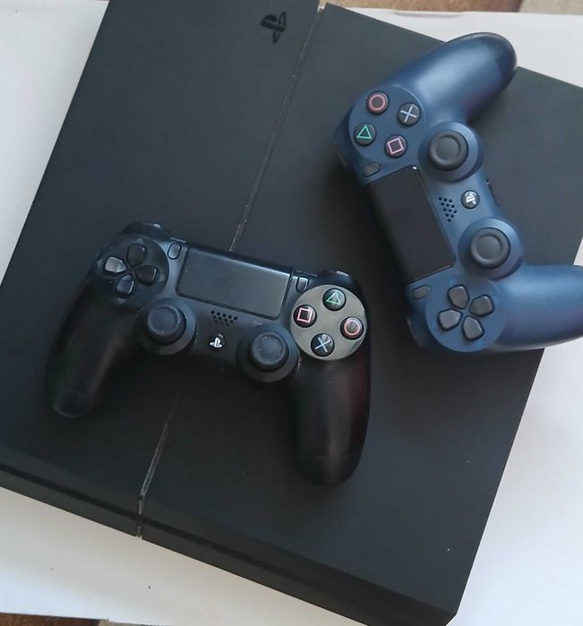 Ps4 com dois comandos originais cabos originais com pouco uso