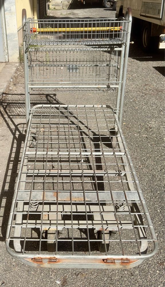 Carrinhos metalicos de compras