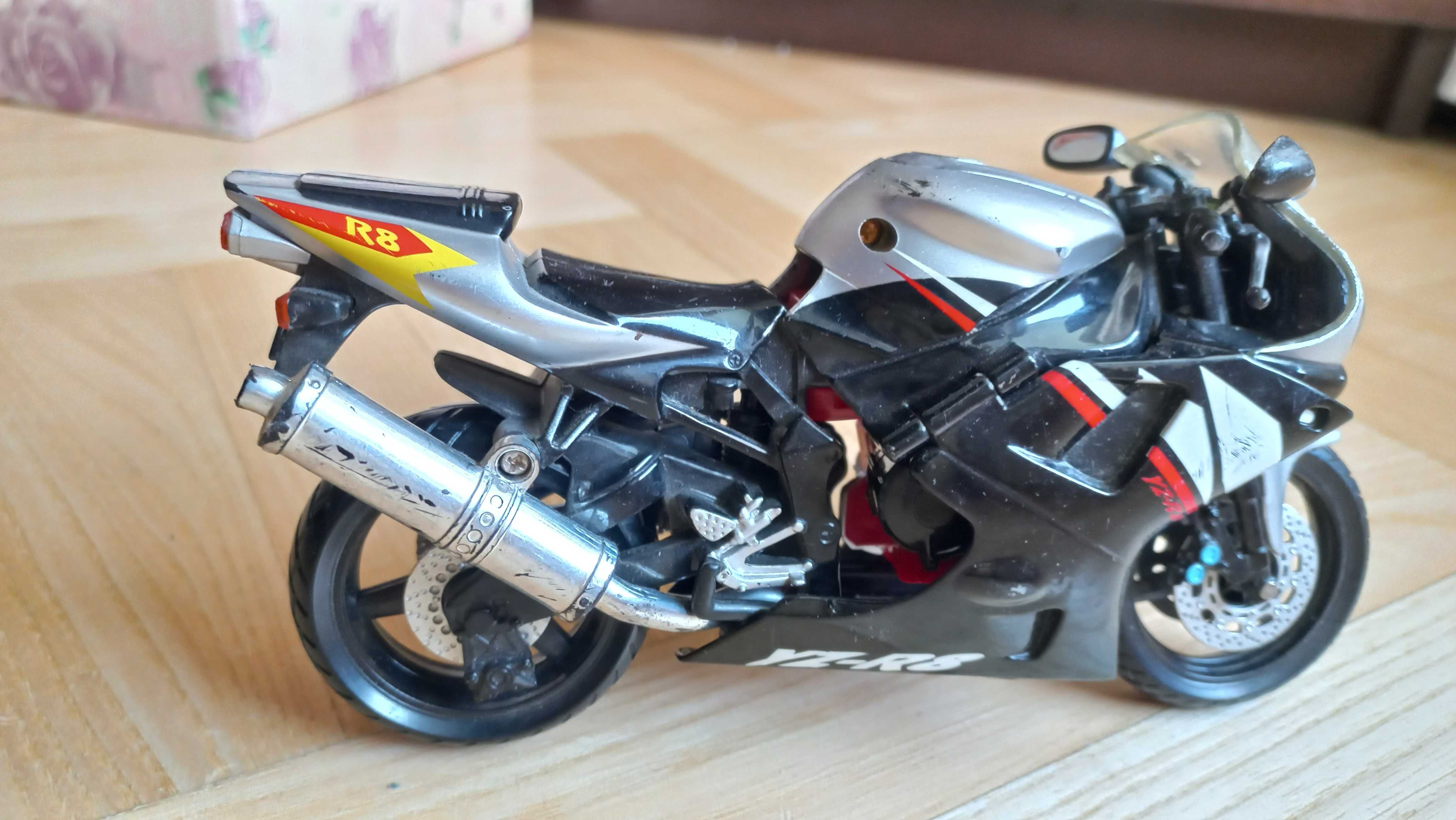 TRANSFORMERS motocykl Yamaha R8 * ŁADNY
