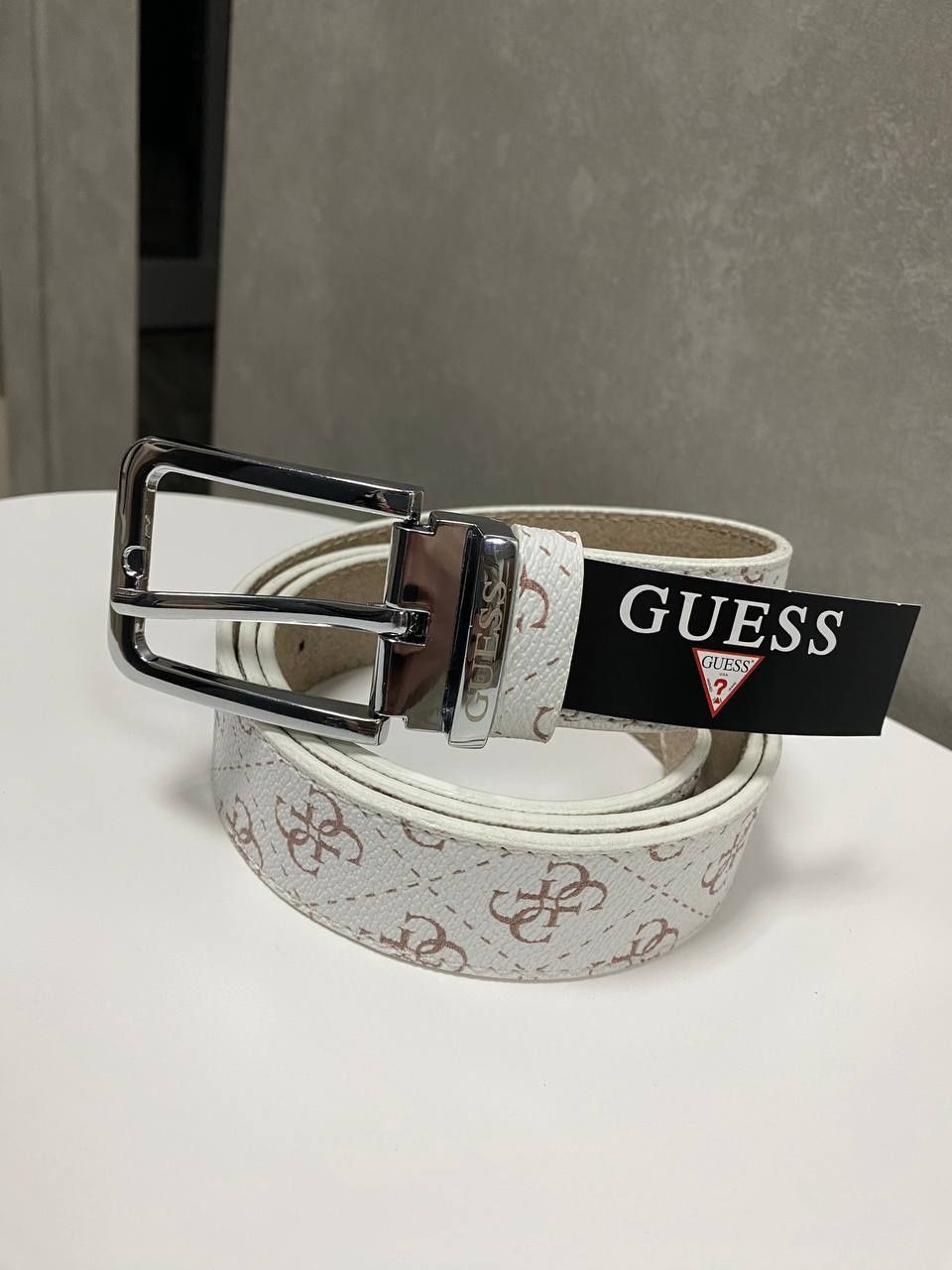 Шкіряні ремені Guess