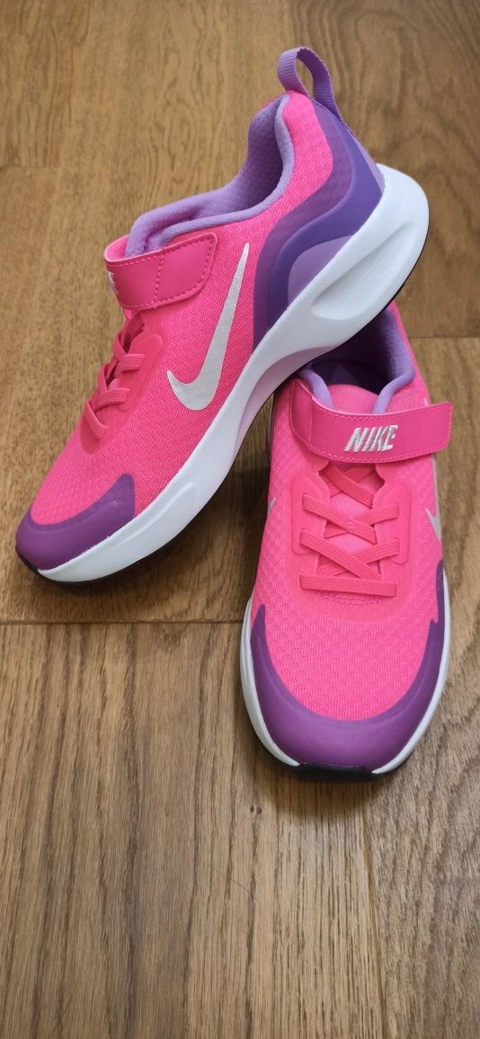 Кросівки  Nike, 35 р, нові