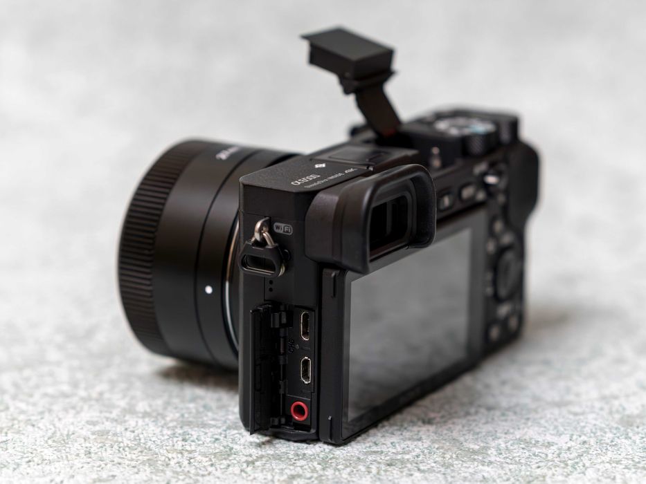 Sony a6500 + объектив AF f/2.8 27mm • APS-C 24,2 Мп • 4K • Wi-Fi • NFC