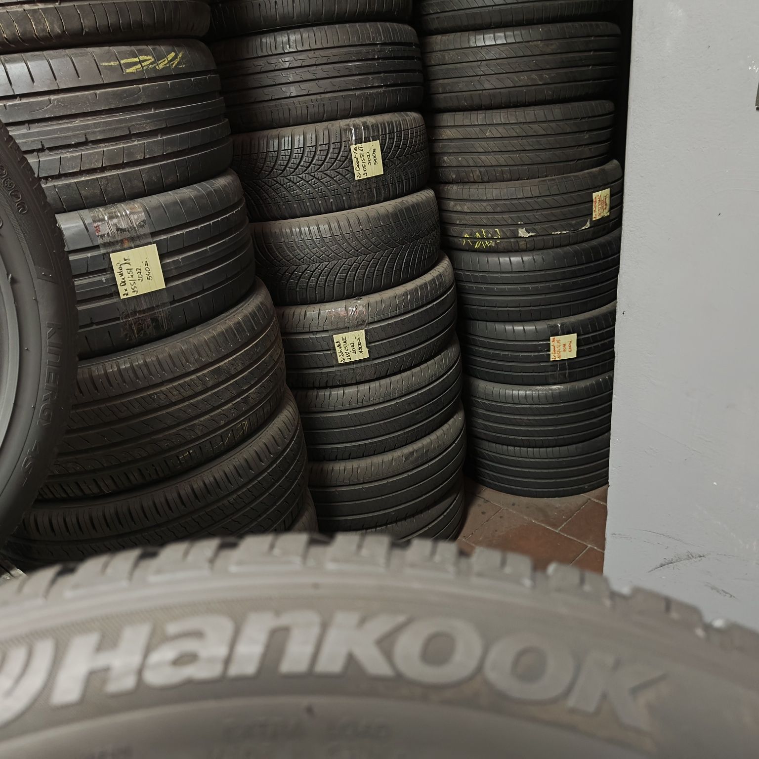 235/45/18 XL Sprzedam parę opon całorocznych Hankook