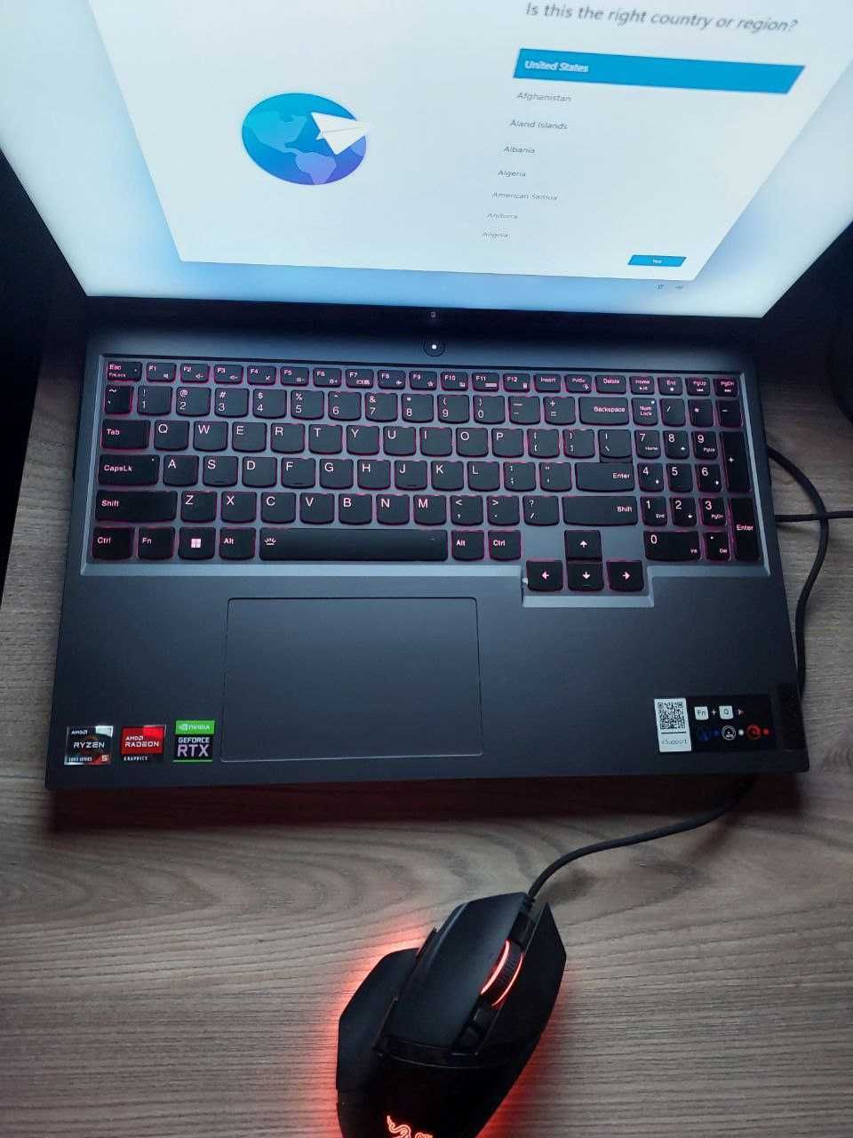 Laptop Gaming Legion 5 Pro 16ACH6H cu procesor AMD Ryzen