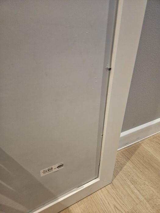 Lustro w białej ramie IKEA toftbyn