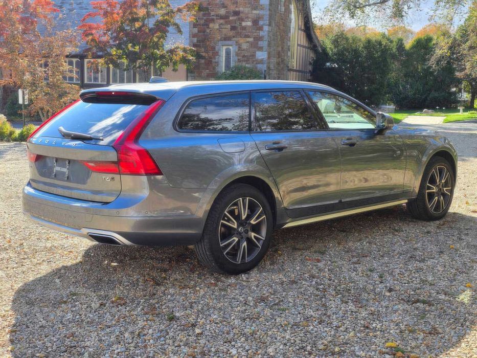 Volvo V90      2017